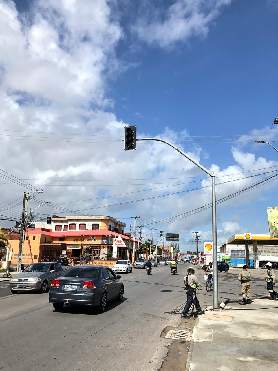 Prefeitura instala semáforos no cruzamento da avenida Euclides Figueiredo com Benjamin Constant - SMTT Aracaju